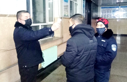 兴山辅业公司对职工举行测温