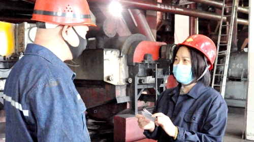 桃选厂周全落实清静责任，抓实现场治理，清静教育坚持班中学、班中考、班中用，使全员时刻绷紧清静弦，把清静事情做实做细，确保洗煤生产的顺畅有序举行。_副本