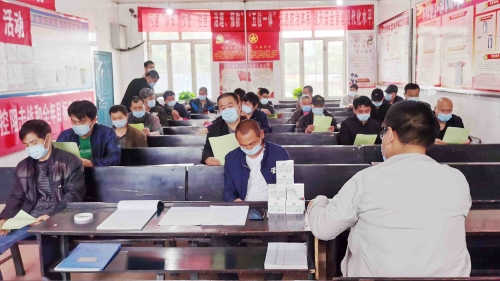 6月16日，胜利煤矿开展以“消除事故隐患，筑牢清静防地”主题的清静生产宣传咨询日运动，上下联动、全员加入，迅速掀起“清静生产月”运动热潮._副本