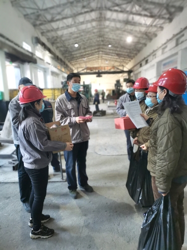 选煤公司工会女工委开展清静知识有奖问答运动。  张宇 摄