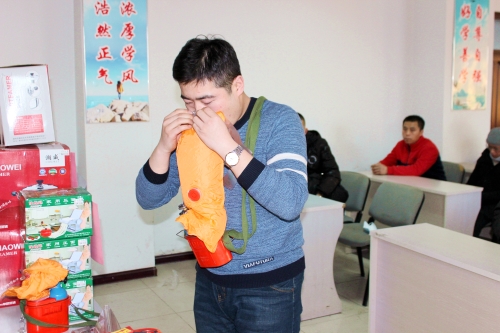 东荣一矿开展自救器手艺交锋运动